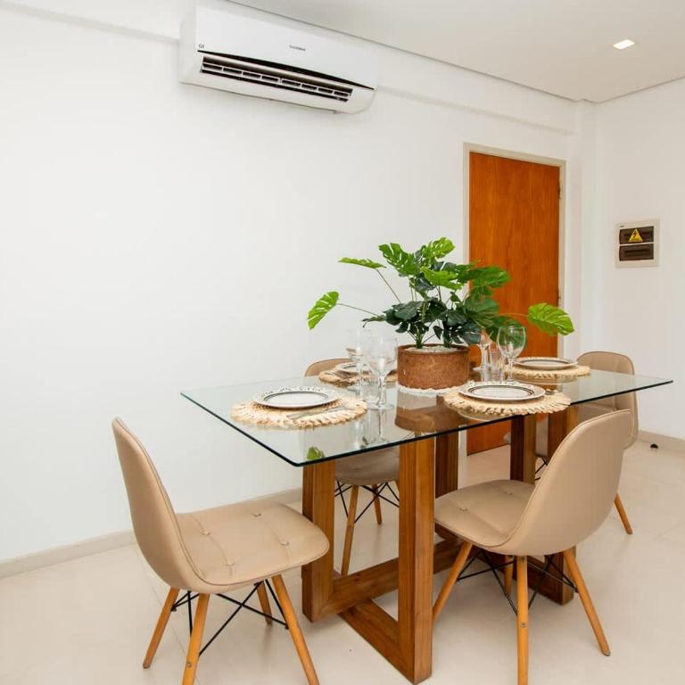 Urban 1BR Outdoor Pool Desk BBQ Shops Nearby - Apartment - 10