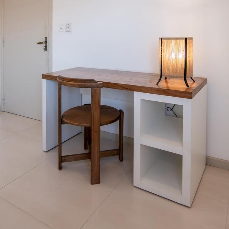 Urban 1BR Outdoor Pool Desk BBQ Shops Nearby - Apartment - 14