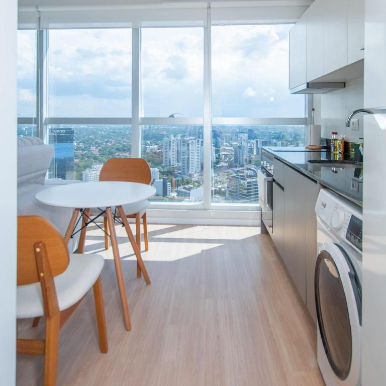Urban 37th-floor 1BR Escape Petra Tower - Apartment - 3