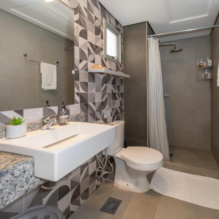 Quiet Retreat Full Kitchen & Desk City Views - Apartment - 13