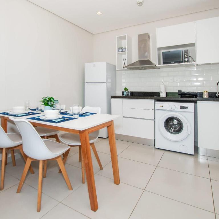 Comfortable 1BR with Pool & Gym Access - Apartment - 6