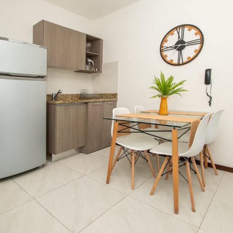 Fully Equipped Apt Pool & Workspace City Views - Apartamento - 8