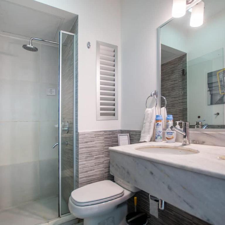 Fully Equipped Apt Pool & Workspace City Views - Apartamento - 24