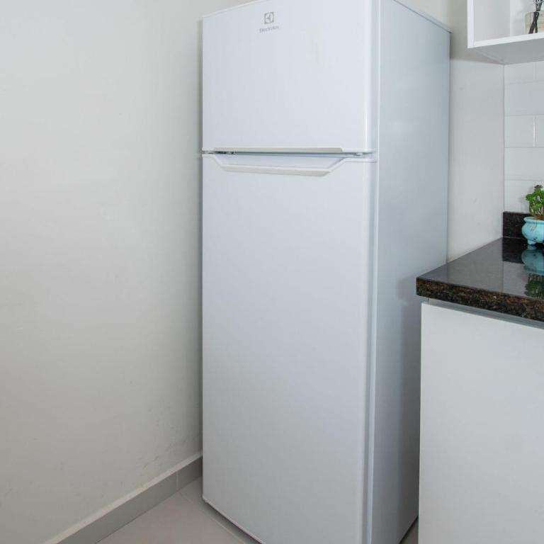 Comfortable 1BR with Pool & Gym Access - Apartment - 12