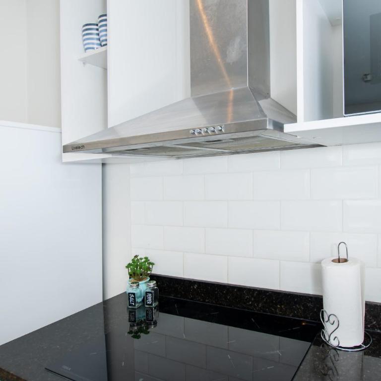 Comfortable 1BR with Pool & Gym Access - Apartment - 14