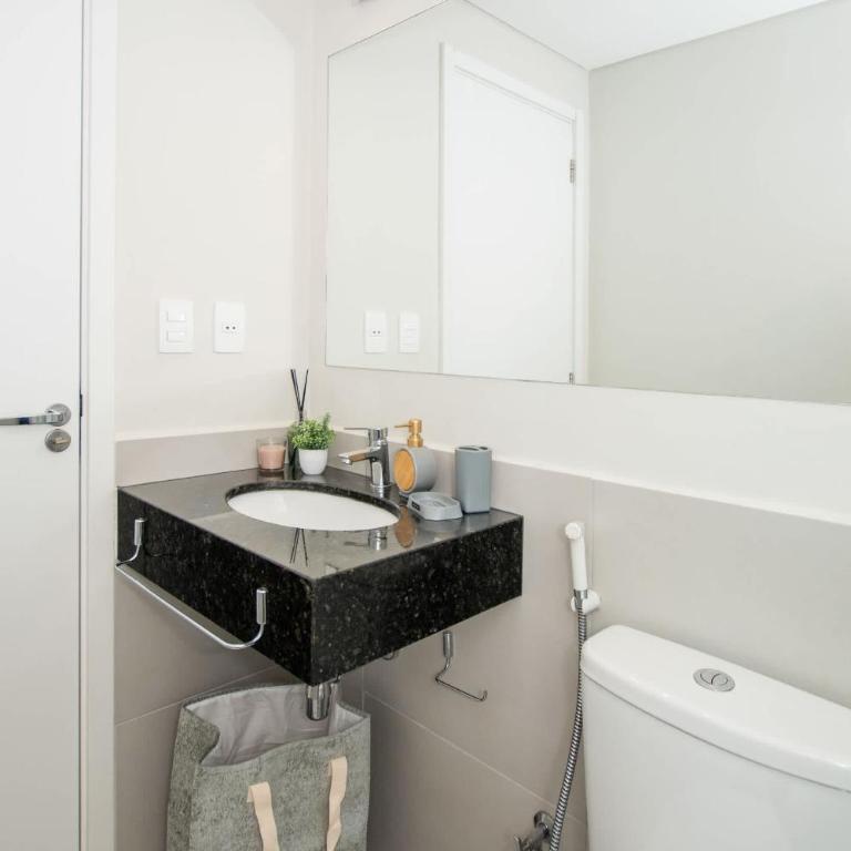 Comfortable 1BR with Pool & Gym Access - Apartment - 18
