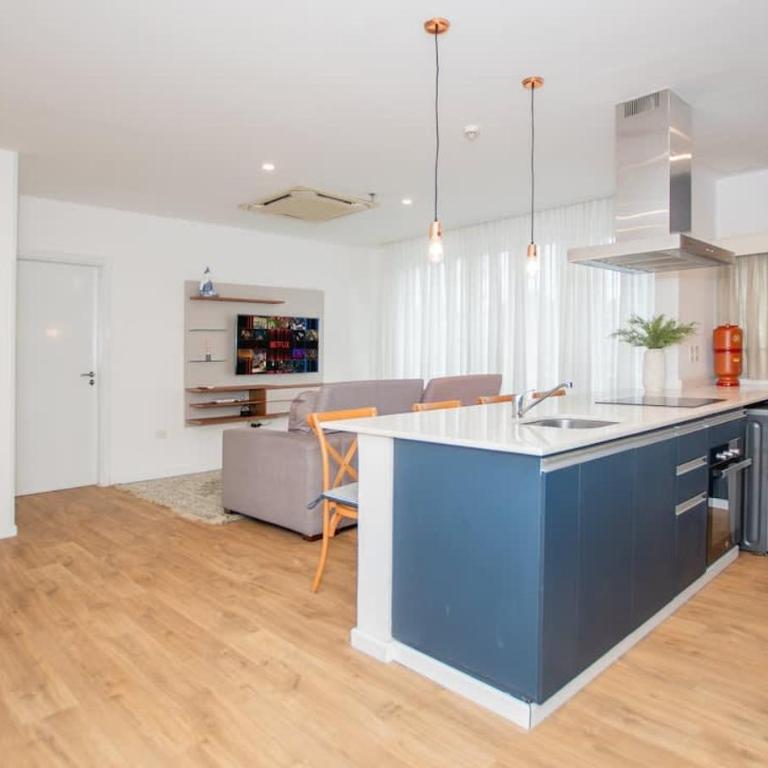 Spacious Haven Workspace & Pool Walk to Malls - Apartamento - 6