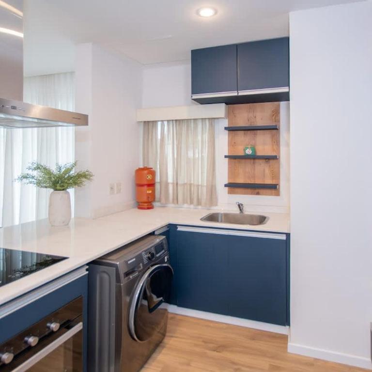 Spacious Haven Workspace & Pool Walk to Malls - Apartamento - 11