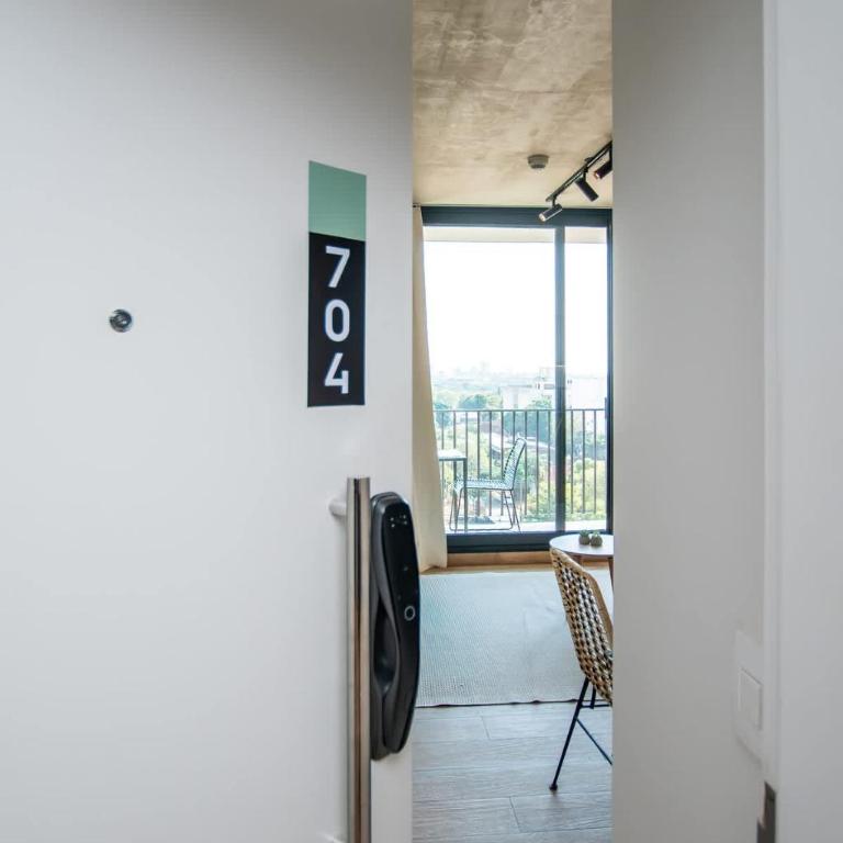 Spacious Living Pool & Workspace Near Shopping - Apartamento - 11