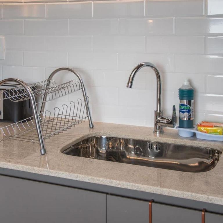 Spacious Living Pool & Workspace Near Shopping - Apartamento - 30