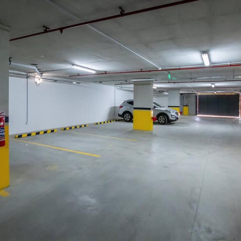 Spacious Living Pool & Workspace Near Shopping - Apartamento - 43