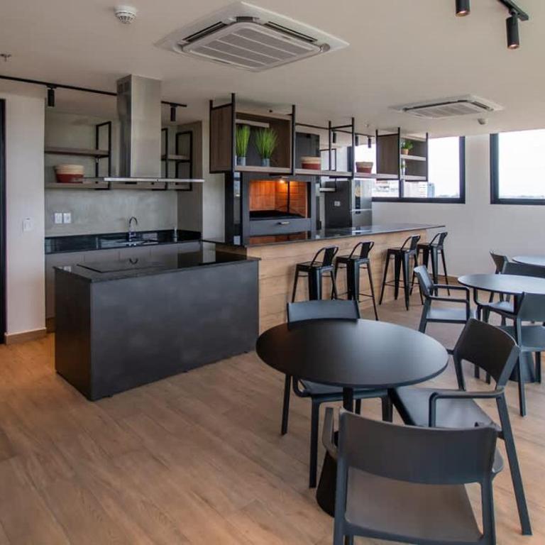 Spacious Living Pool & Workspace Near Shopping - Apartamento - 44