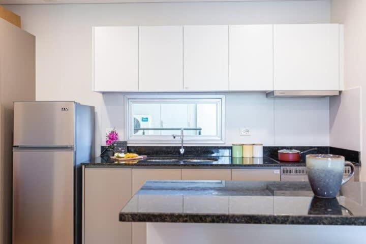 Premium Suite BBQ Pool Access Pet Friendly - Apartment - 12