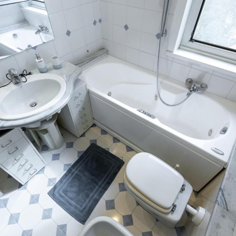 L'Ottavo Colle Suite - Appartamento con 2 Camere da Letto e Balcone - 2
