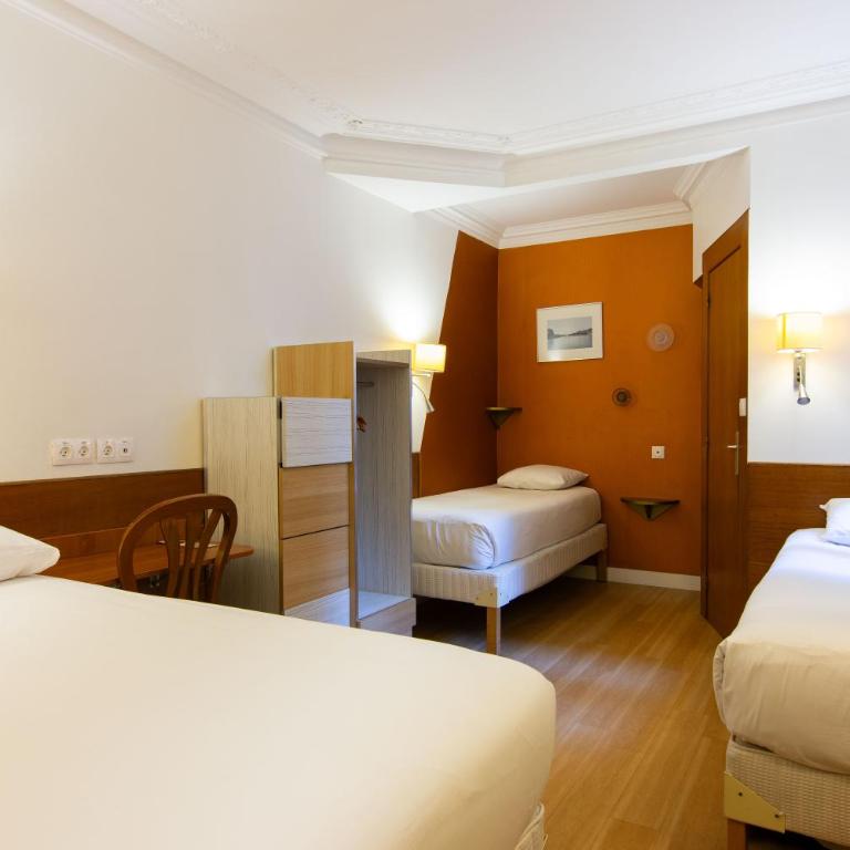 Hôtel Marignan - Chambre Quadruple avec Toilettes Privatives (Douche Commune au Même Étage) - 3