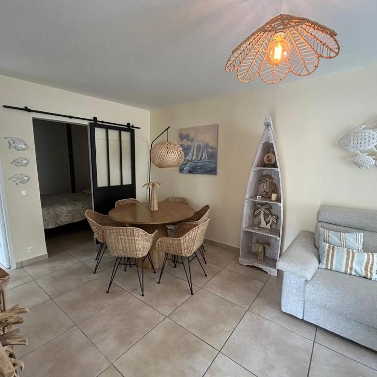 Desbo - Two-Bedroom Townhouse - 8
