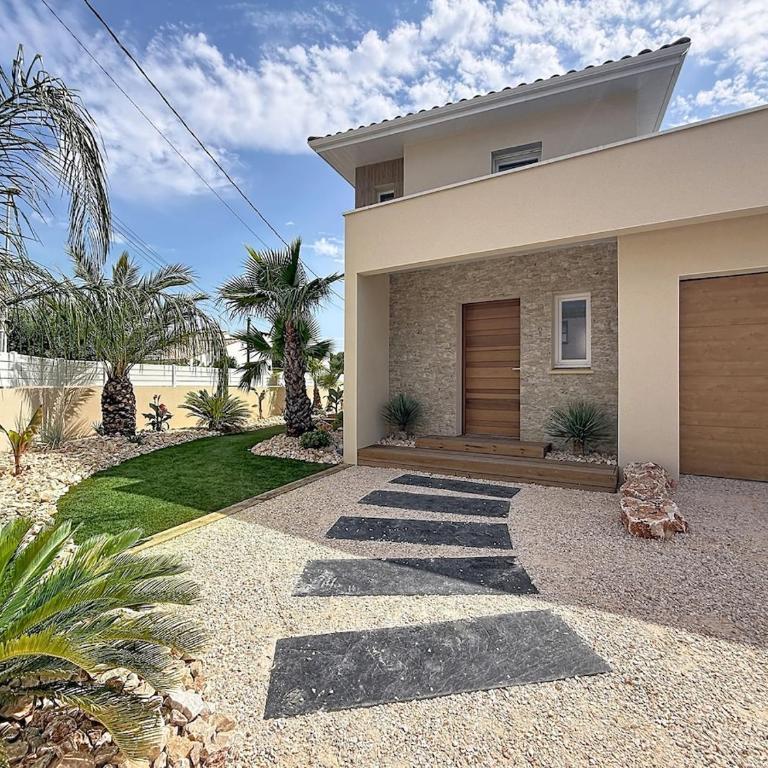 Villa Neuve Jacuzzi - Proche Mer - Famille & Calme - Villa 3 Chambres - 1