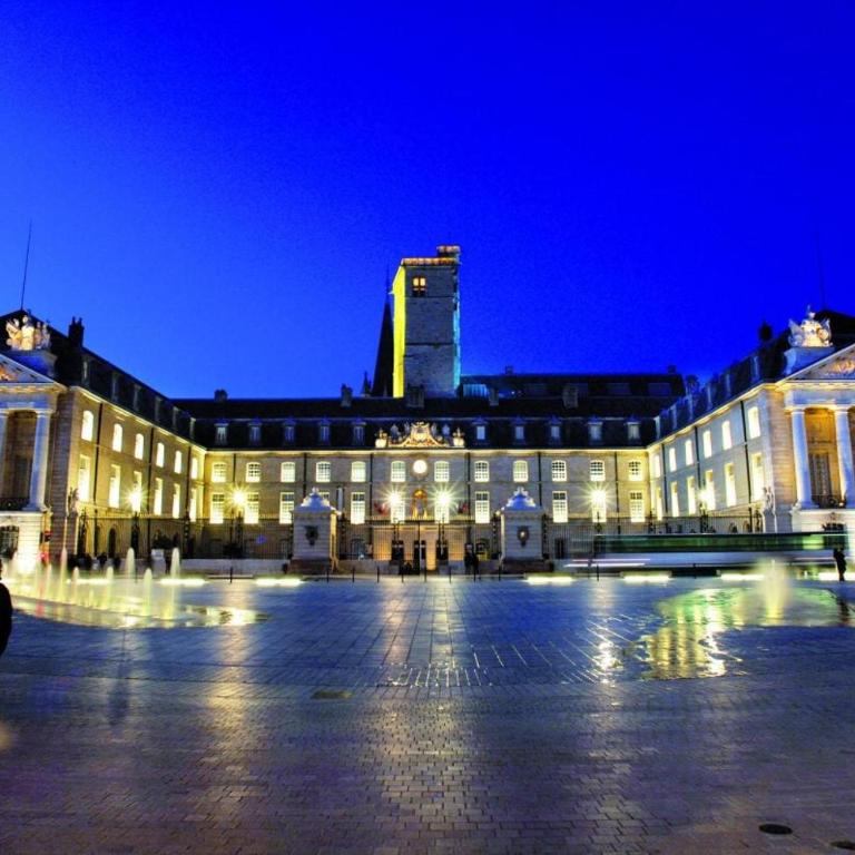 Romantic haven Historic center Absolute calm - Appartement 1 Chambre - 8