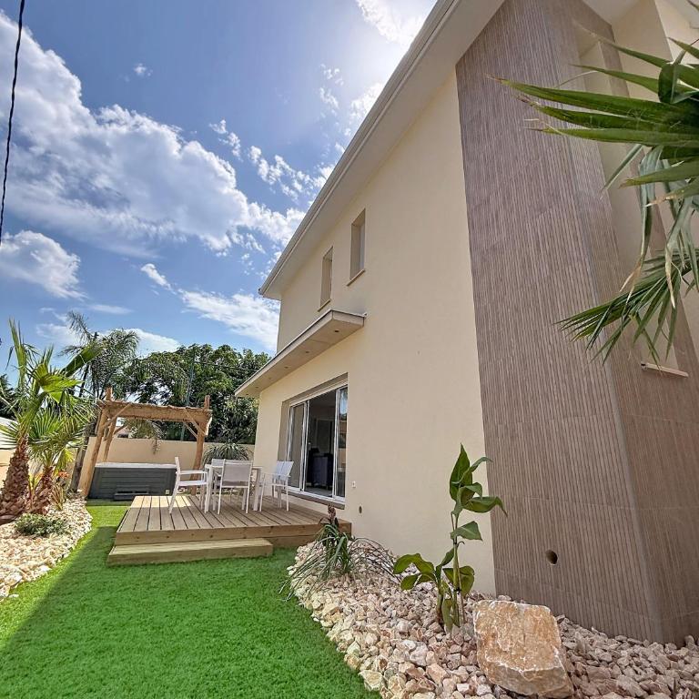 Villa Neuve Jacuzzi - Proche Mer - Famille & Calme - Villa 3 Chambres - 14