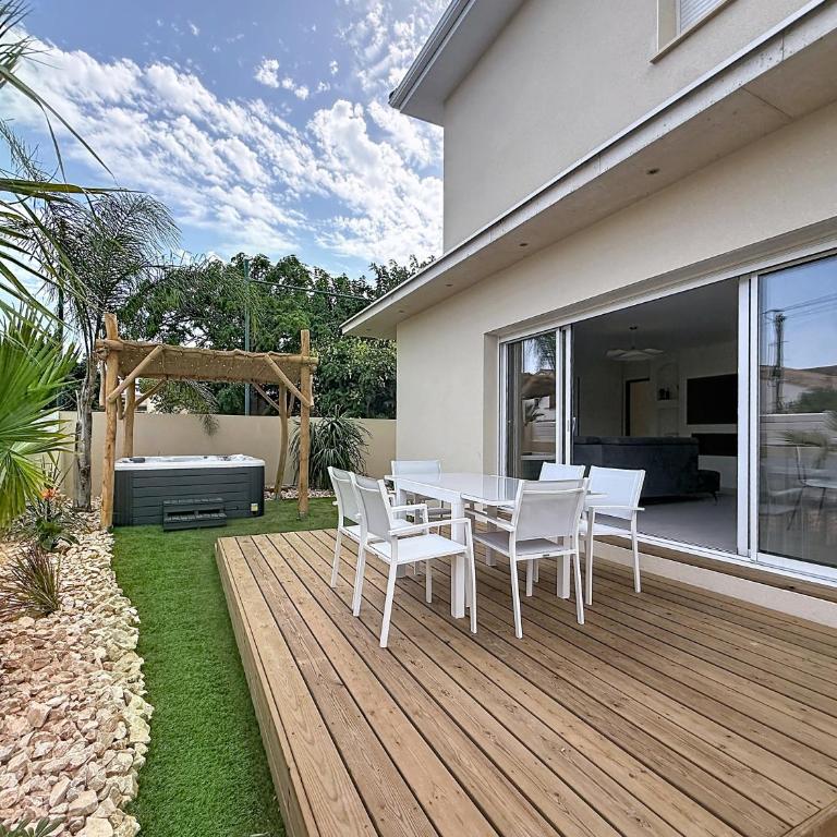 Villa Neuve Jacuzzi - Proche Mer - Famille & Calme - Villa 3 Chambres - 17