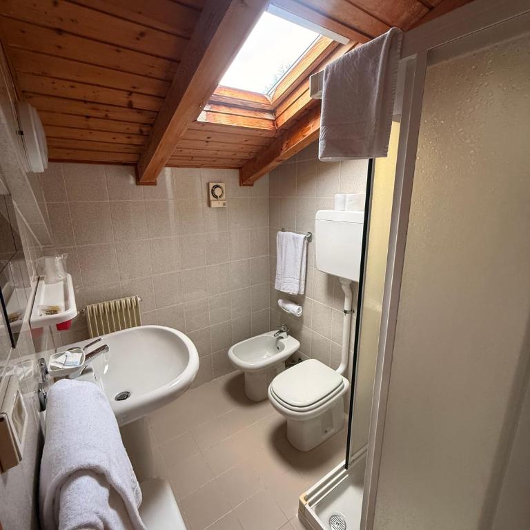 Hotel Monte Baldo - Camera Matrimoniale con Bagno Privato - 2