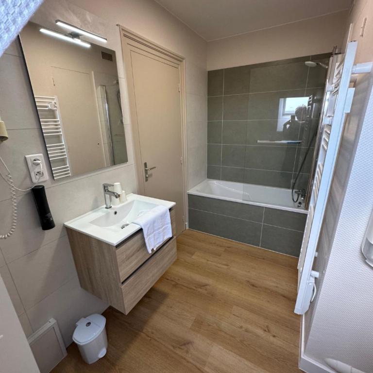 Hotel les Alignements - Chambre Triple Standard - 1