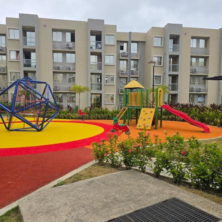 Oasis en Capriella Cartagena - Three-Bedroom Apartment - 28
