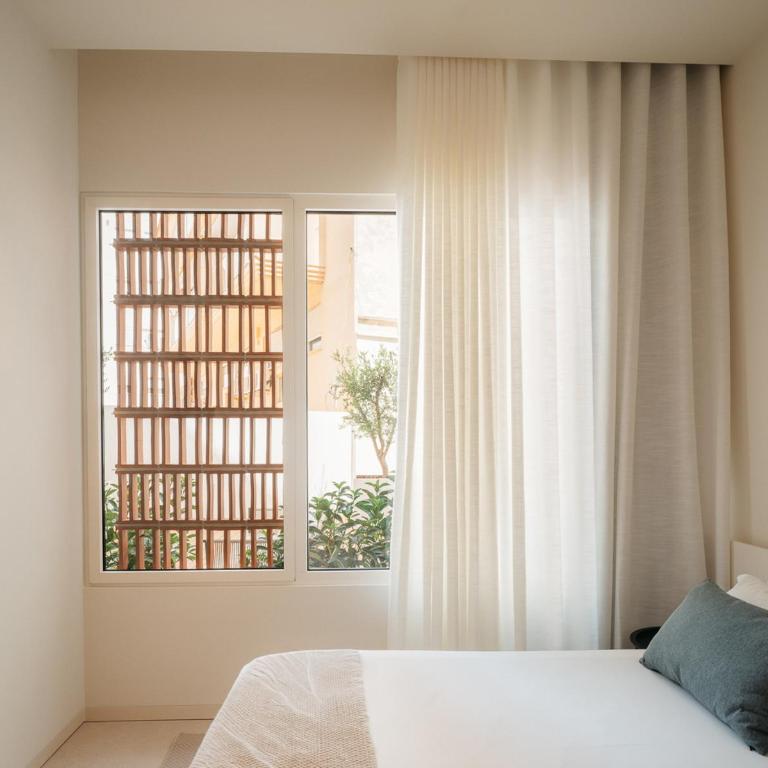 Hostal Serea - Habitación Doble Deluxe con vistas al jardín - 1 o 2 camas - 6