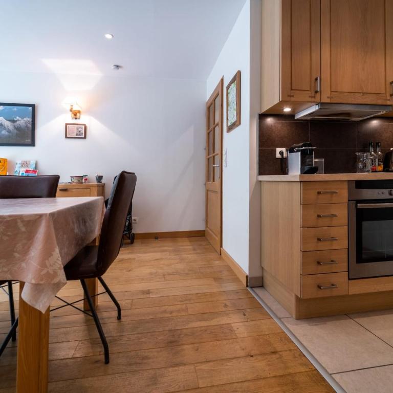 Bright apartment - near Mont Blanc - Apartment - 4