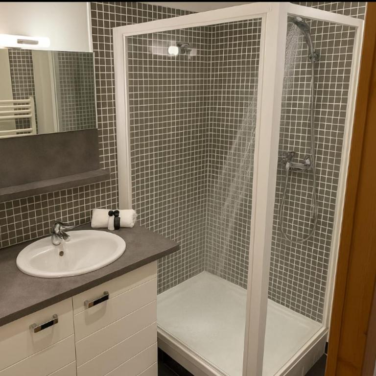 Bright apartment - near Mont Blanc - Apartment - 10
