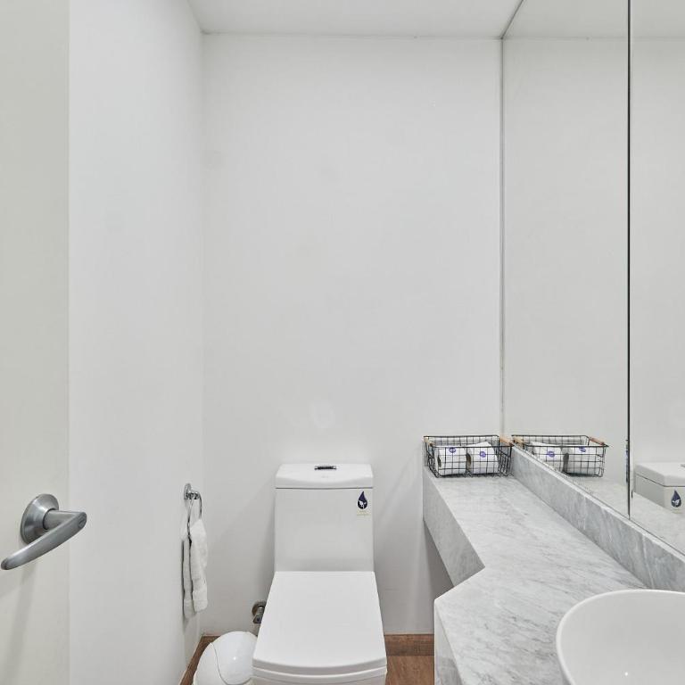 Modern 2BR Apartment with Pool, Gym & Coworking - Two-Bedroom Apartment - 49