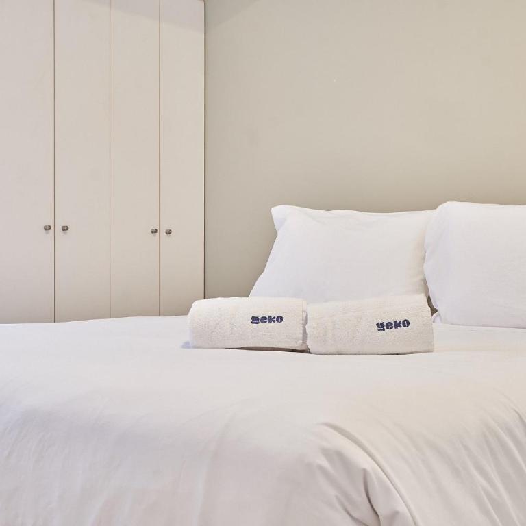Modern 2BR Apartment with Pool, Gym & Coworking - Two-Bedroom Apartment - 30