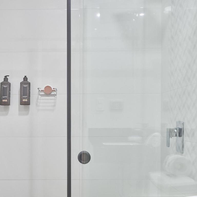 Modern 2BR Apartment with Pool, Gym & Coworking - Two-Bedroom Apartment - 26