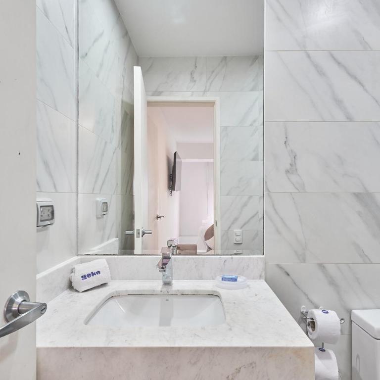 Modern 2BR Apartment with Pool, Gym & Coworking - Two-Bedroom Apartment - 24