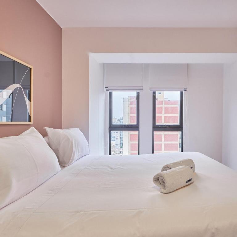 Modern 2BR Apartment with Pool, Gym & Coworking - Two-Bedroom Apartment - 21