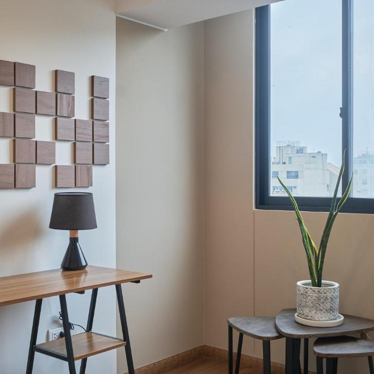 Modern 2BR Apartment with Pool, Gym & Coworking - Two-Bedroom Apartment - 28