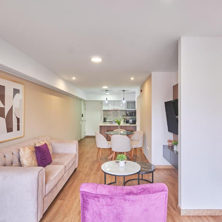 Modern 2BR Apartment with Pool, Gym & Coworking - Two-Bedroom Apartment - 5