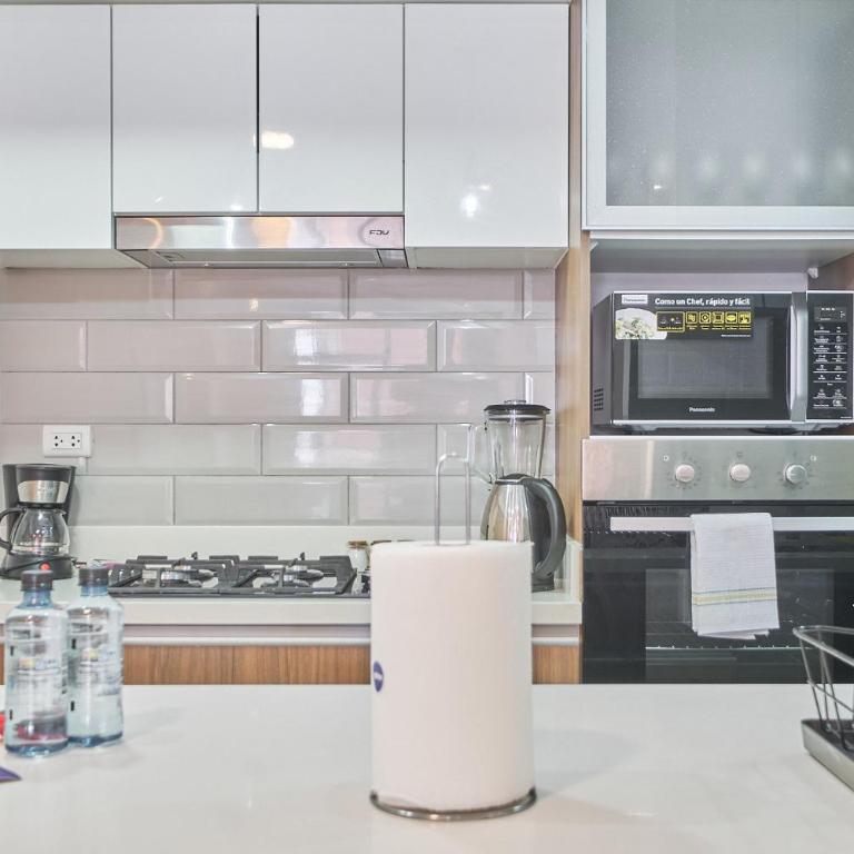 Modern 2BR Apartment with Pool, Gym & Coworking - Two-Bedroom Apartment - 32