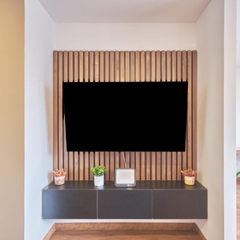 Modern 2BR Apartment with Pool, Gym & Coworking - Two-Bedroom Apartment - 16