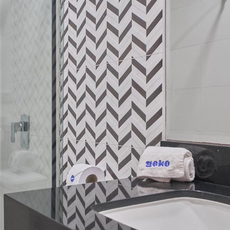 Modern 2BR Apartment with Pool, Gym & Coworking - Two-Bedroom Apartment - 37