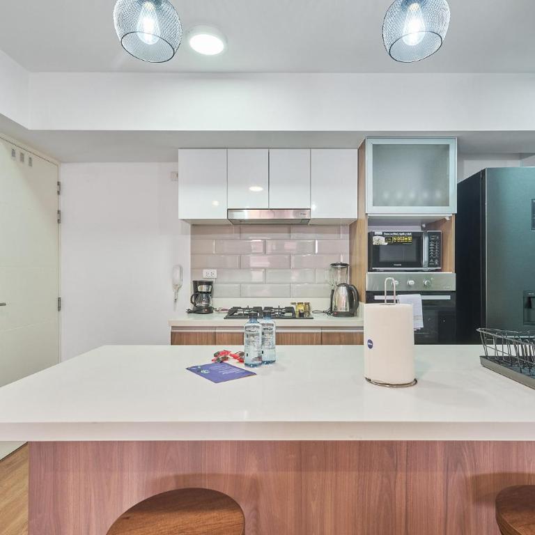 Modern 2BR Apartment with Pool, Gym & Coworking - Two-Bedroom Apartment - 20