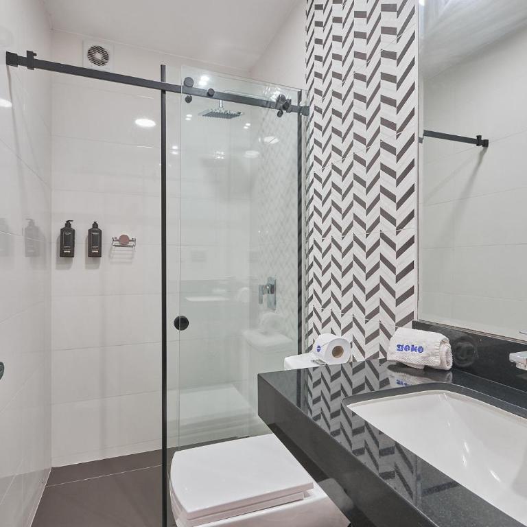 Modern 2BR Apartment with Pool, Gym & Coworking - Two-Bedroom Apartment - 38