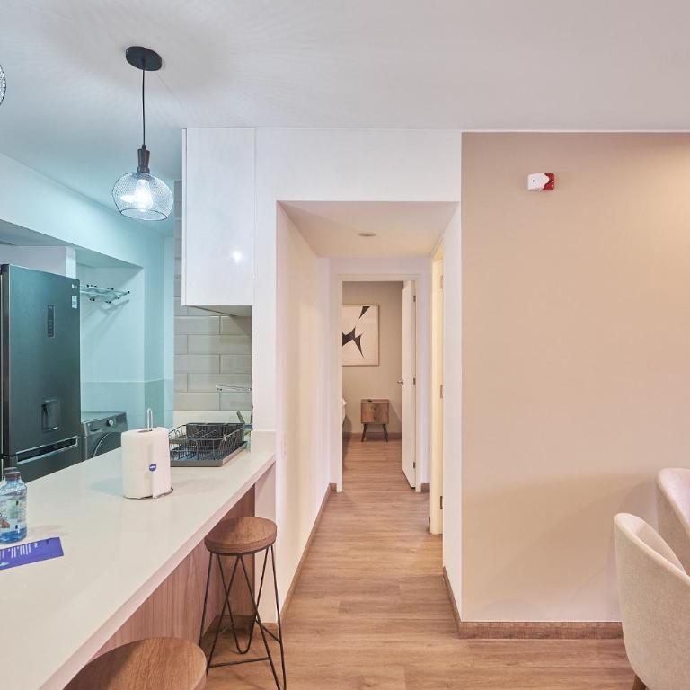 Modern 2BR Apartment with Pool, Gym & Coworking - Two-Bedroom Apartment - 40