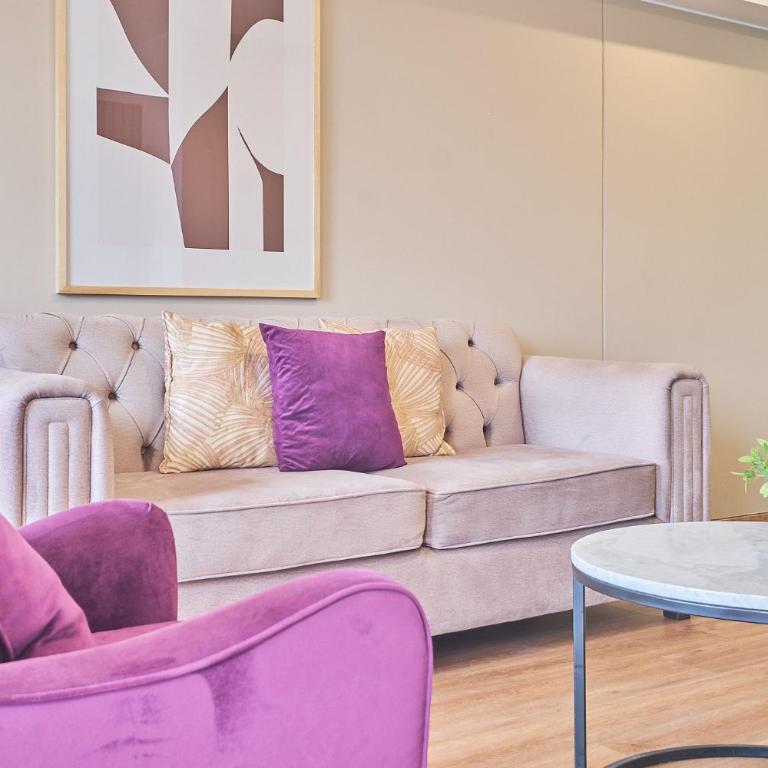 Modern 2BR Apartment with Pool, Gym & Coworking - Two-Bedroom Apartment - 4