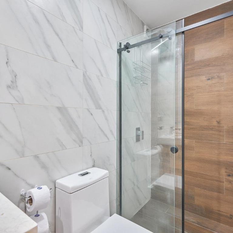 Modern 2BR Apartment with Pool, Gym & Coworking - Two-Bedroom Apartment - 42