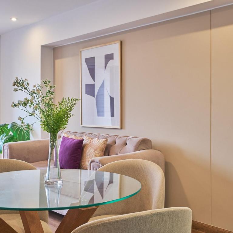 Modern 2BR Apartment with Pool, Gym & Coworking - Two-Bedroom Apartment - 8