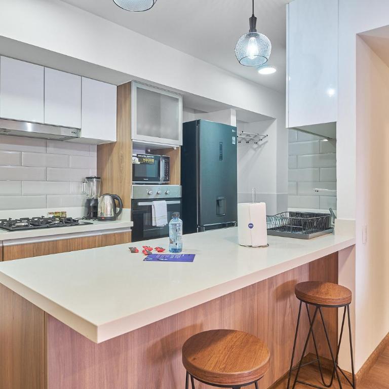 Modern 2BR Apartment with Pool, Gym & Coworking - Two-Bedroom Apartment - 46