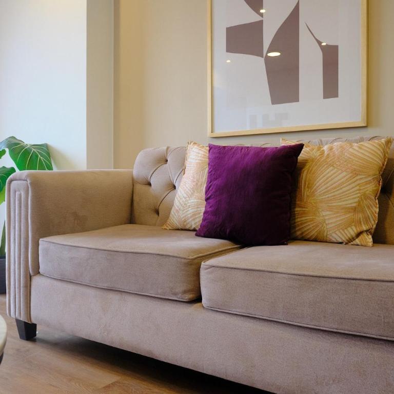 Modern 2BR Apartment with Pool, Gym & Coworking - Two-Bedroom Apartment - 9