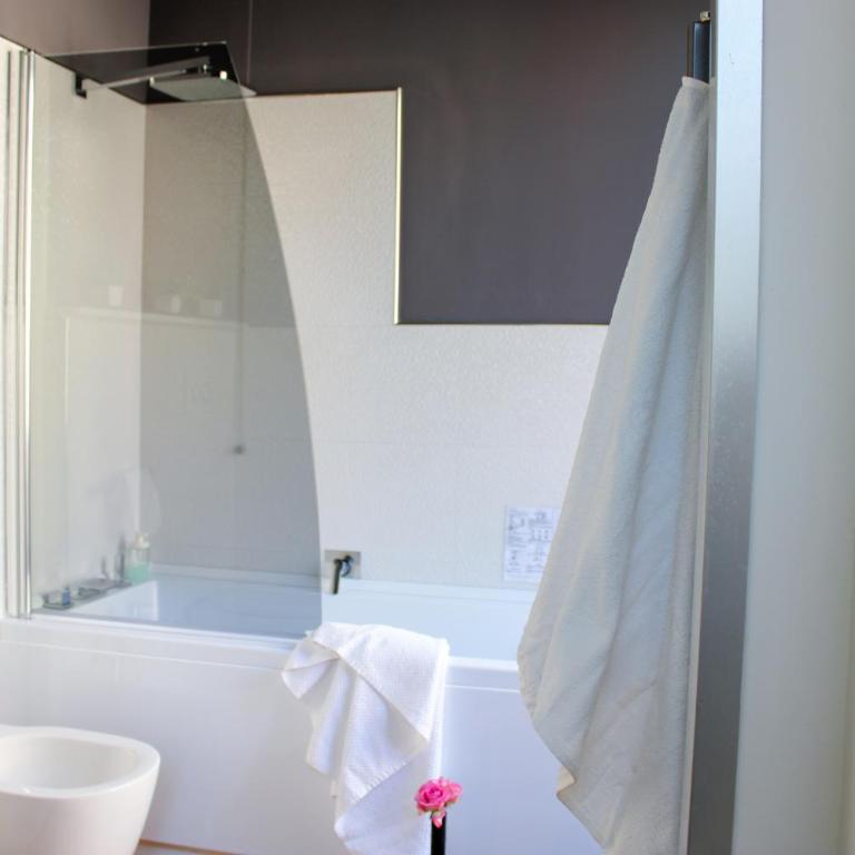 Mh mannohouse - Two-Bedroom Deluxe Apartment with Garden View - 24