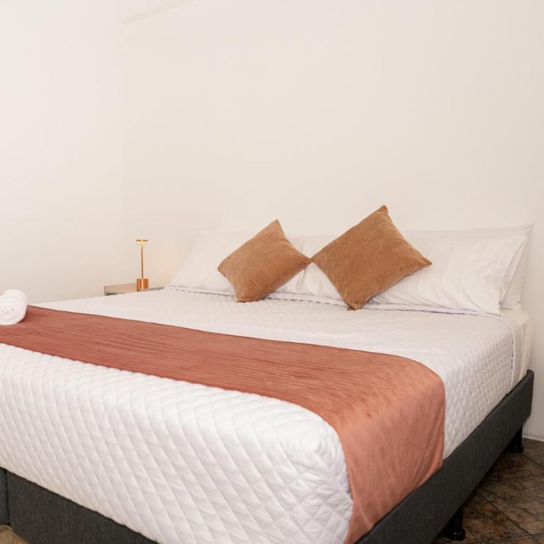 Hotel Crossman - Queen Room - 3